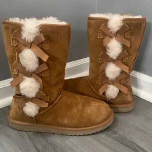 Slightly used ugg boots with bow detail